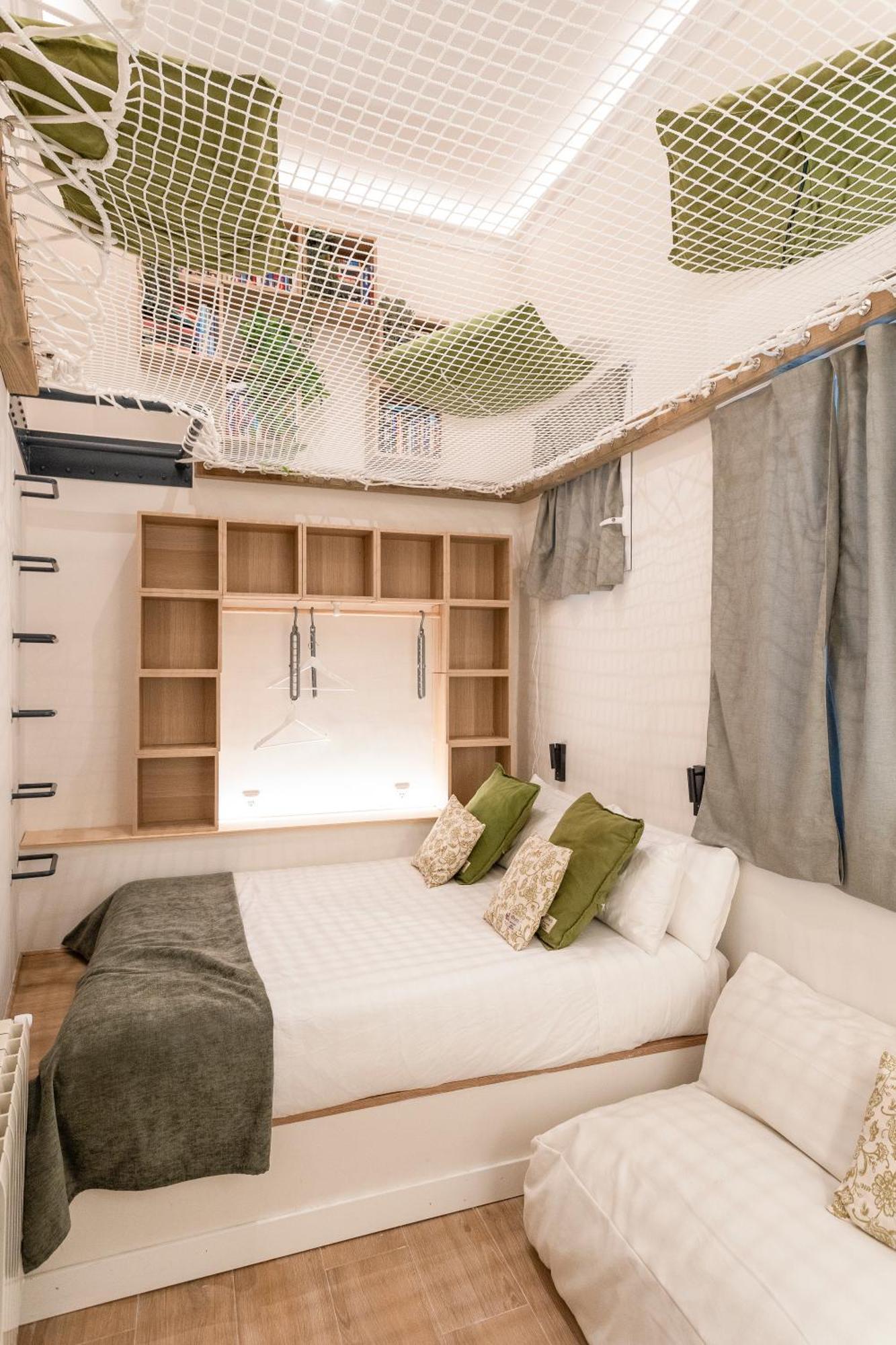 4 Bears Sharehome Madrid Extérieur photo