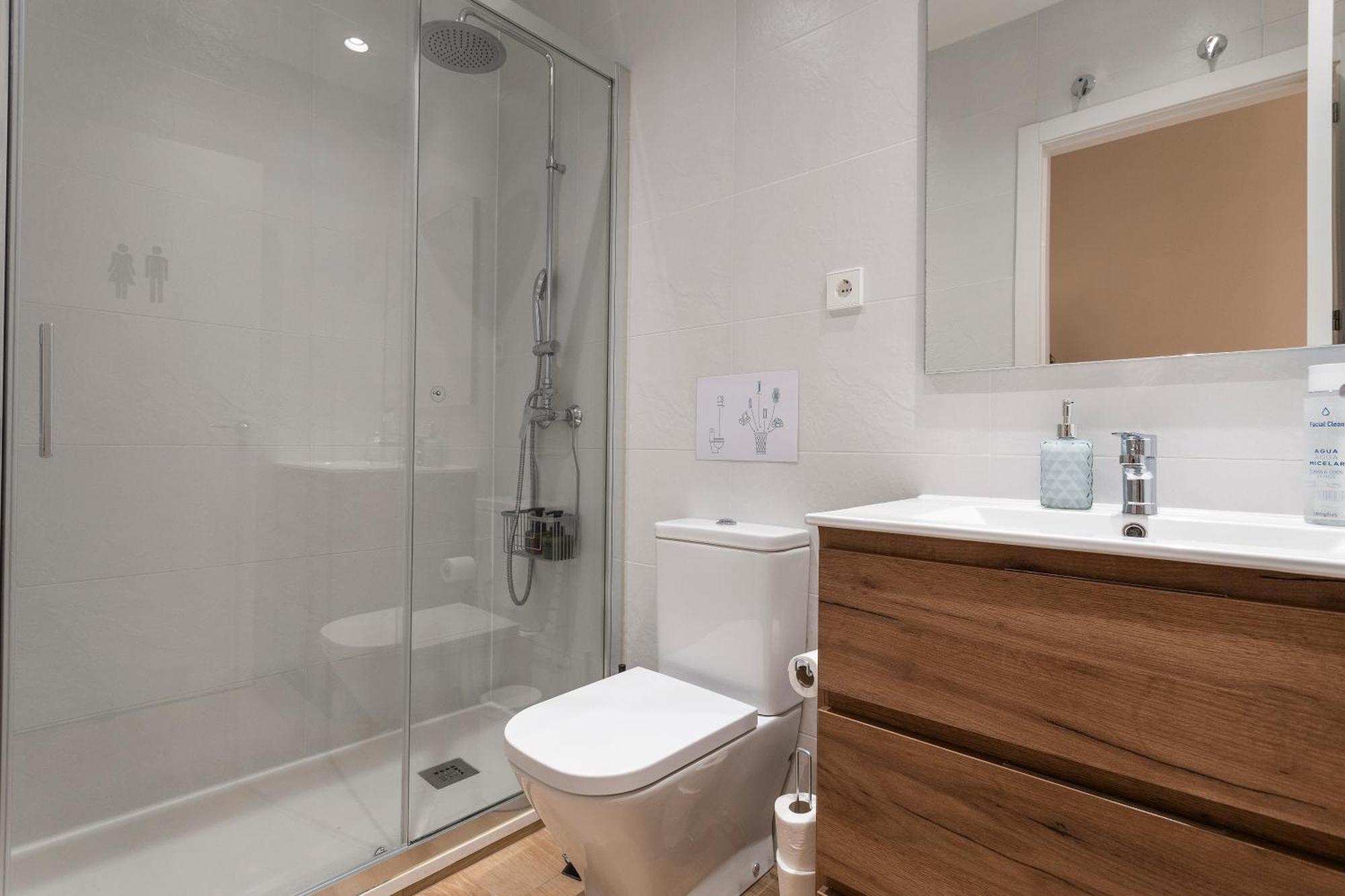 4 Bears Sharehome Madrid Extérieur photo