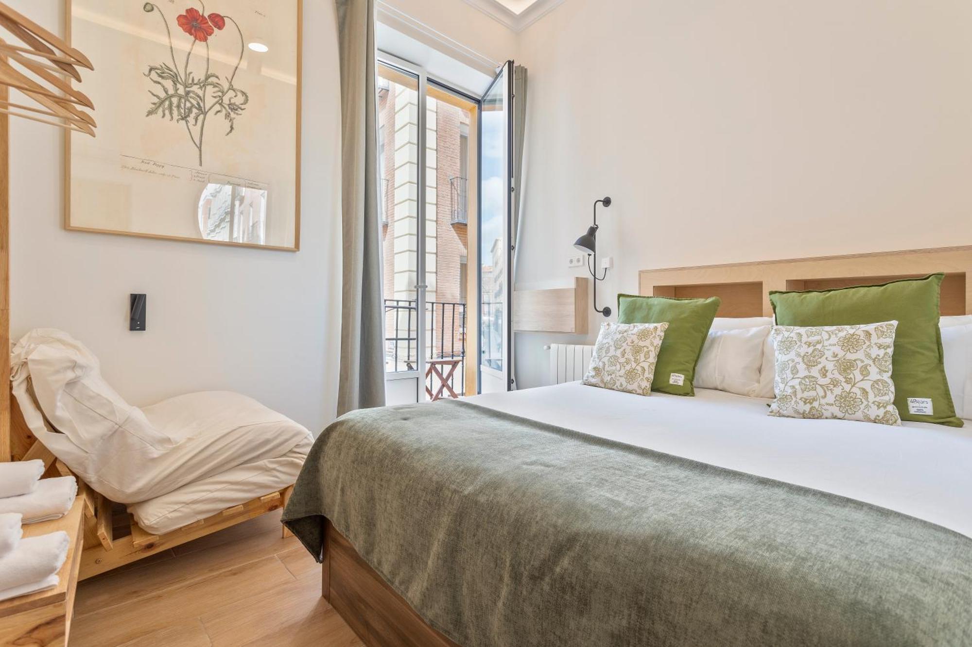 4 Bears Sharehome Madrid Extérieur photo